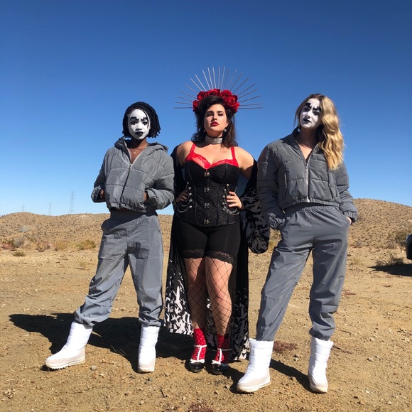 Meet your Posher, Chloe - Picture 2 of 7